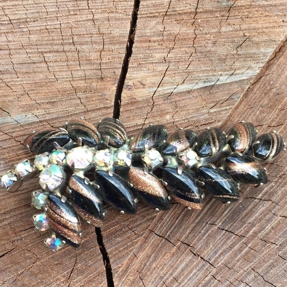 Jewelry - Leaf 1950’s Brooch Unusual Striped Stones